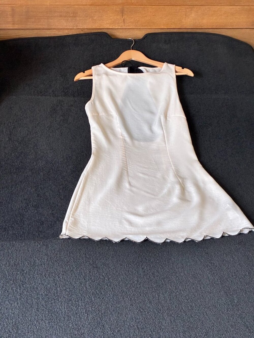 Robe légére blanc cassé ouverte dans le dos  - off white dress